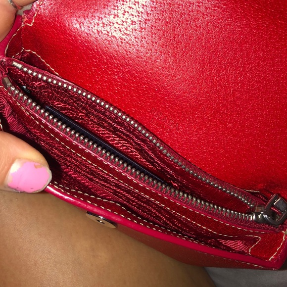 Prada clutch - Picture 3 of 5